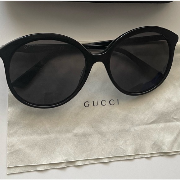 Gucci Accessories - Gucci Round black Sunglasses GG0257S